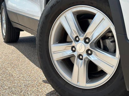 Iridescent Pearl Tricoat 2021 Chevrolet Trax LT