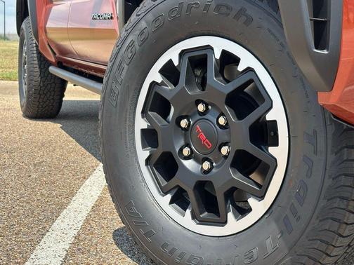 2025 Toyota Tacoma TRD Off Road