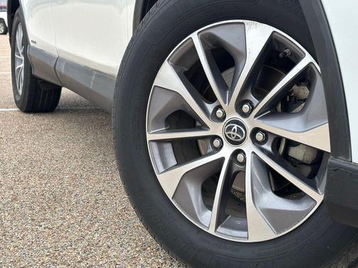 2018 Toyota RAV4 Hybrid XLE