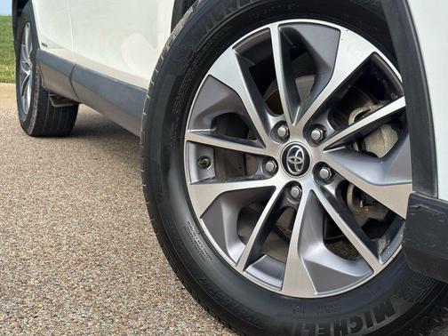 2018 Toyota RAV4 Hybrid XLE