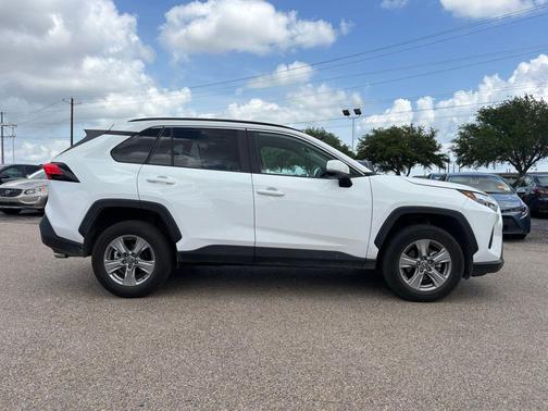 Ice Cap 2025 Toyota RAV4 XLE