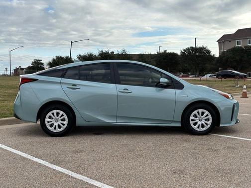 2021 Toyota Prius L