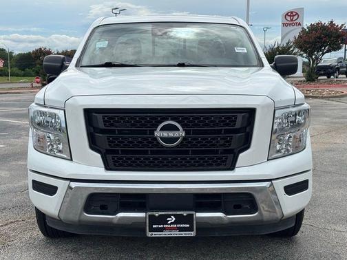 2023 Nissan Titan SV