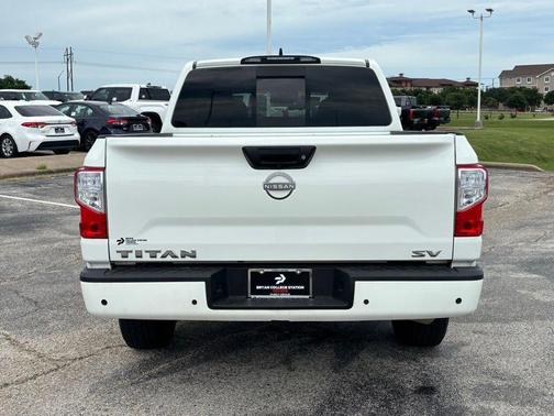 2023 Nissan Titan SV