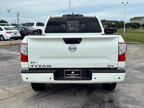 2023 Nissan Titan SV