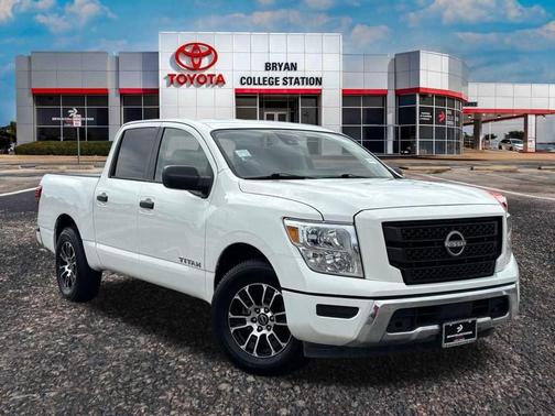 2023 Nissan Titan SV