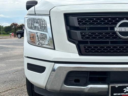 2023 Nissan Titan SV
