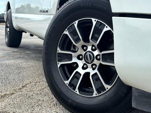 2023 Nissan Titan SV