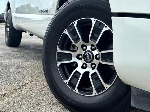 2023 Nissan Titan SV