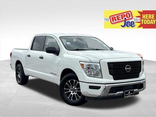 2023 Nissan Titan SV