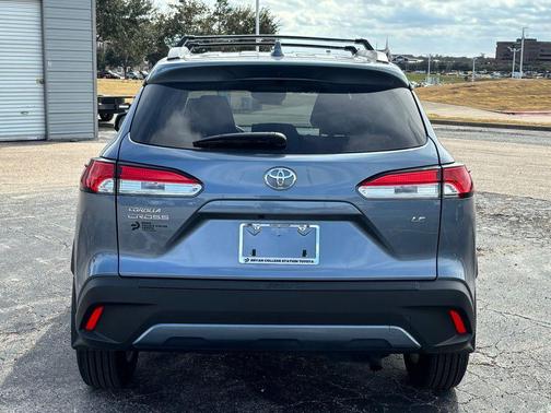 2024 Toyota Corolla Cross LE