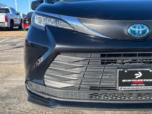 2022 Toyota Sienna LE