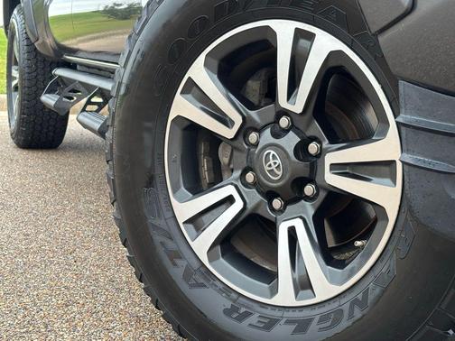 Magnetic Gray Metallic 2016 Toyota Tacoma TRD Sport