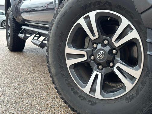 Magnetic Gray Metallic 2016 Toyota Tacoma TRD Sport