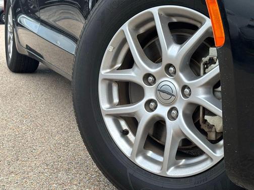 Diamond Black Crystal Pearlcoat 2025 Chrysler Pacifica L