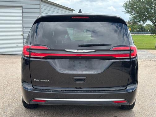 Diamond Black Crystal Pearlcoat 2025 Chrysler Pacifica L