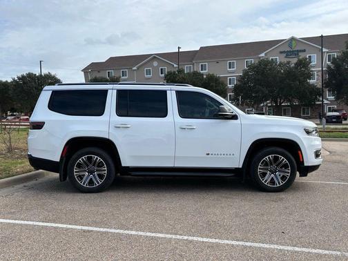 2023 Jeep Wagoneer Series II 4x2