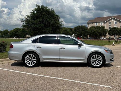 Reflex Silver Metallic 2017 Volkswagen Passat 1.8T SEL Premium