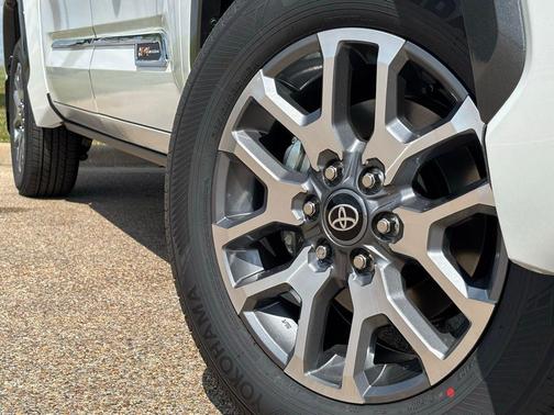 89 2026 Toyota Tundra Hybrid 1794 Edition