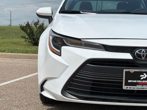 Ice Cap 2024 Toyota Corolla LE