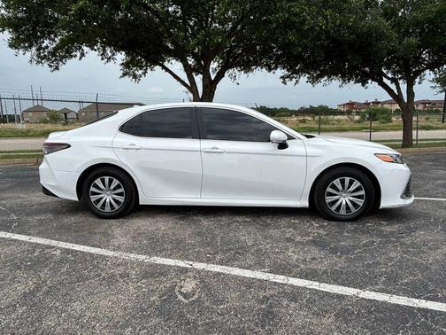 2023 Toyota Camry Hybrid LE