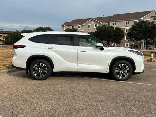 2025 Toyota Highlander XLE
