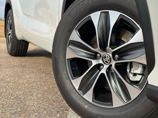 2025 Toyota Highlander XLE