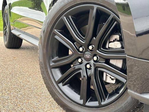 AGATE BLACK METALLIC 2024 Ford Edge ST Line