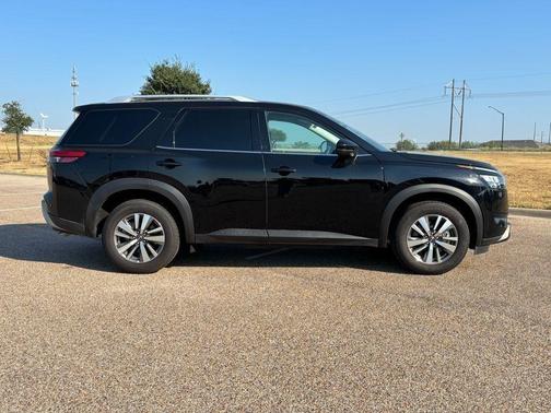 2025 Nissan Pathfinder SL FWD