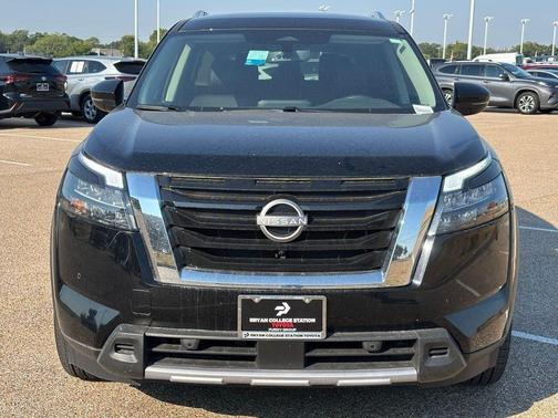 2025 Nissan Pathfinder SL FWD