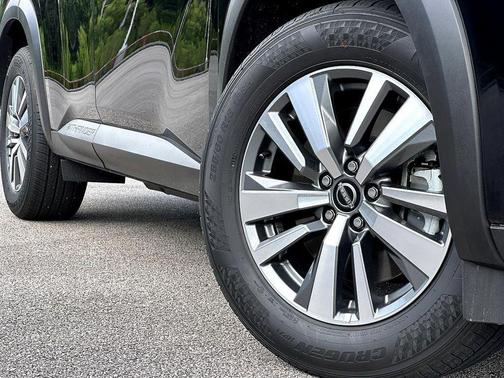 2025 Nissan Pathfinder SL FWD