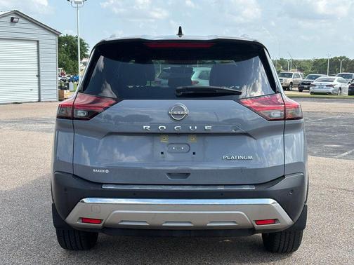 Boulder Gray Pearl/Super Black 2023 Nissan Rogue Platinum