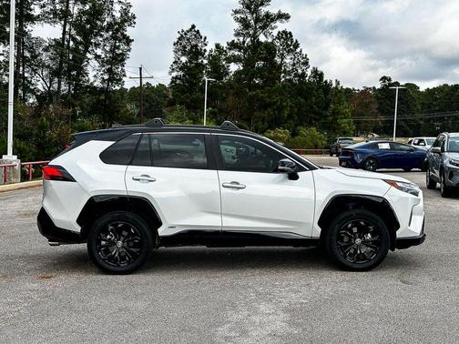 2024 Toyota RAV4 Hybrid SE