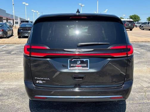 2023 Chrysler Pacifica Touring-L
