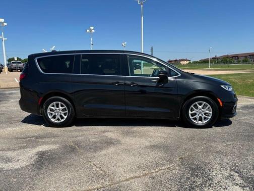 2023 Chrysler Pacifica Touring-L