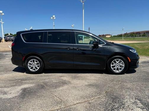 2023 Chrysler Pacifica Touring-L