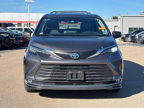 2022 Toyota Sienna XLE