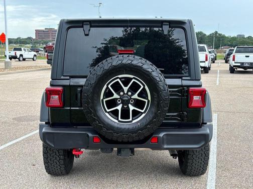 Black Clearcoat 2025 Jeep Wrangler Rubicon