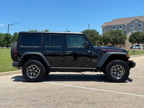 Black Clearcoat 2025 Jeep Wrangler Rubicon