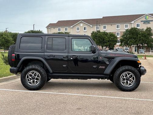 Black Clearcoat 2025 Jeep Wrangler Rubicon