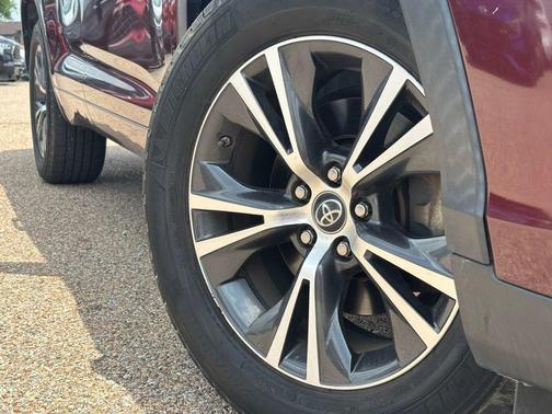 2017 Toyota Highlander LE