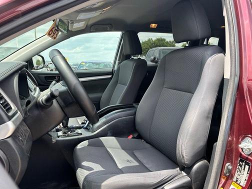2017 Toyota Highlander LE