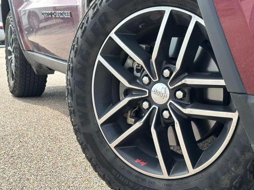 Velvet Red Pearlcoat 2017 Jeep Grand Cherokee Trailhawk