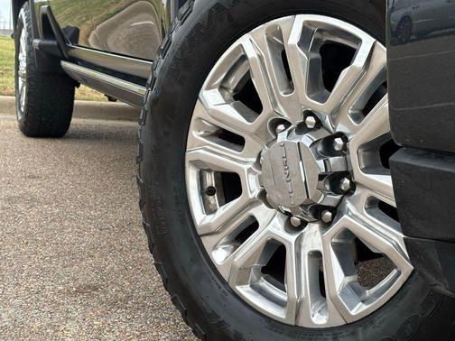 2023 GMC Sierra 2500 Denali