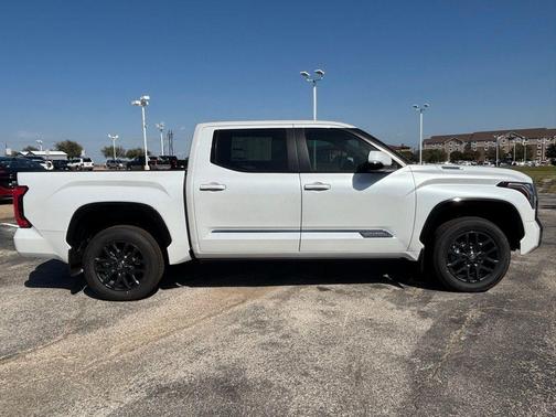 2025 Toyota Tundra Hybrid Platinum