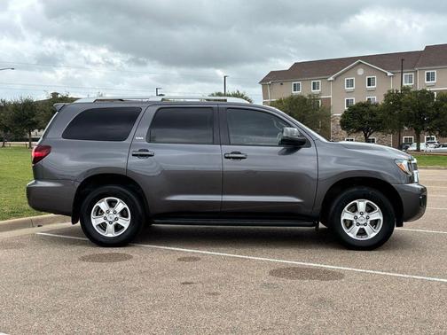 2021 Toyota Sequoia SR5