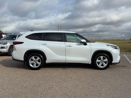 2023 Toyota Highlander LE