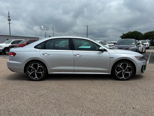 2020 Volkswagen Passat 2.0T R-Line