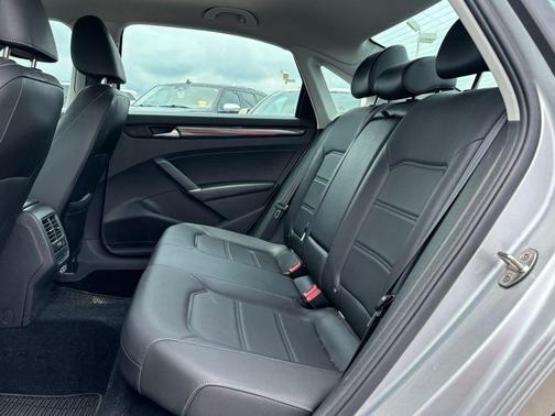 2020 Volkswagen Passat 2.0T R-Line