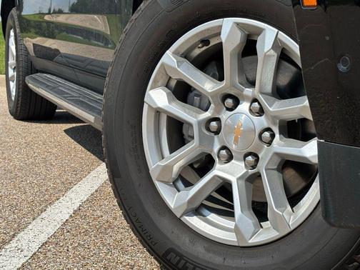 Black 2025 Chevrolet Suburban LT